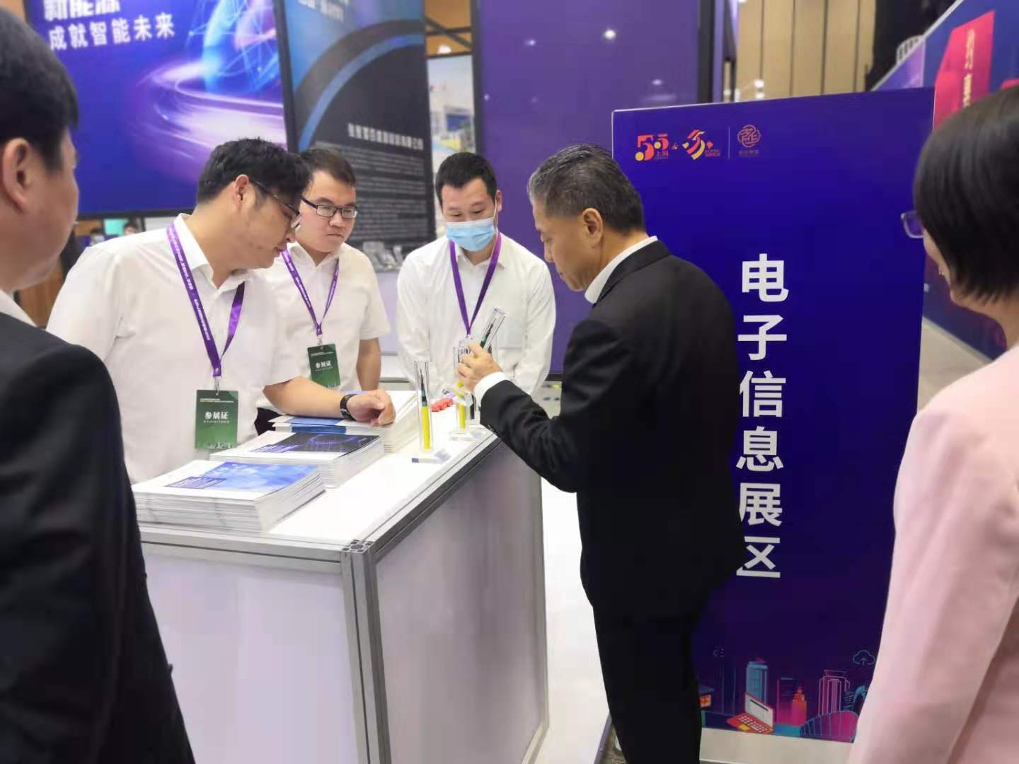 楊市長、方書記親臨亨通展位 | 2021首屆蘇州超級產地節(jié)(圖6) 楊市長、方書記親臨亨通展位 | 2021首屆蘇州超級產地節(jié)(圖6)